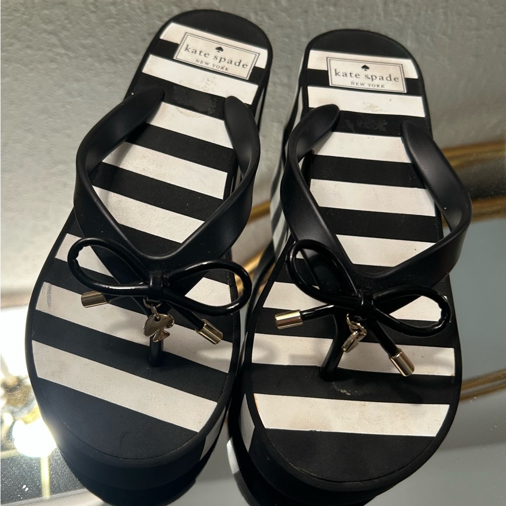 kate spade Black & White Striped Bow Flip Flop Sandals Sz 7